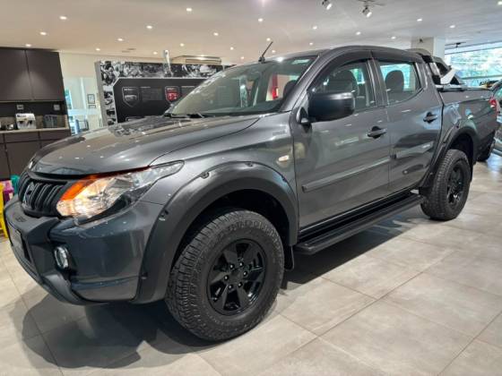 MITSUBISHI L200 TRITON 2.4 16V TURBO DIESEL OUTDOOR GLX CD 4X4 MANUAL MITSUBISHI L200 TRITON 2.4 16V TURBO DIESEL OUTDOOR GLX CD 4X4 MANUAL